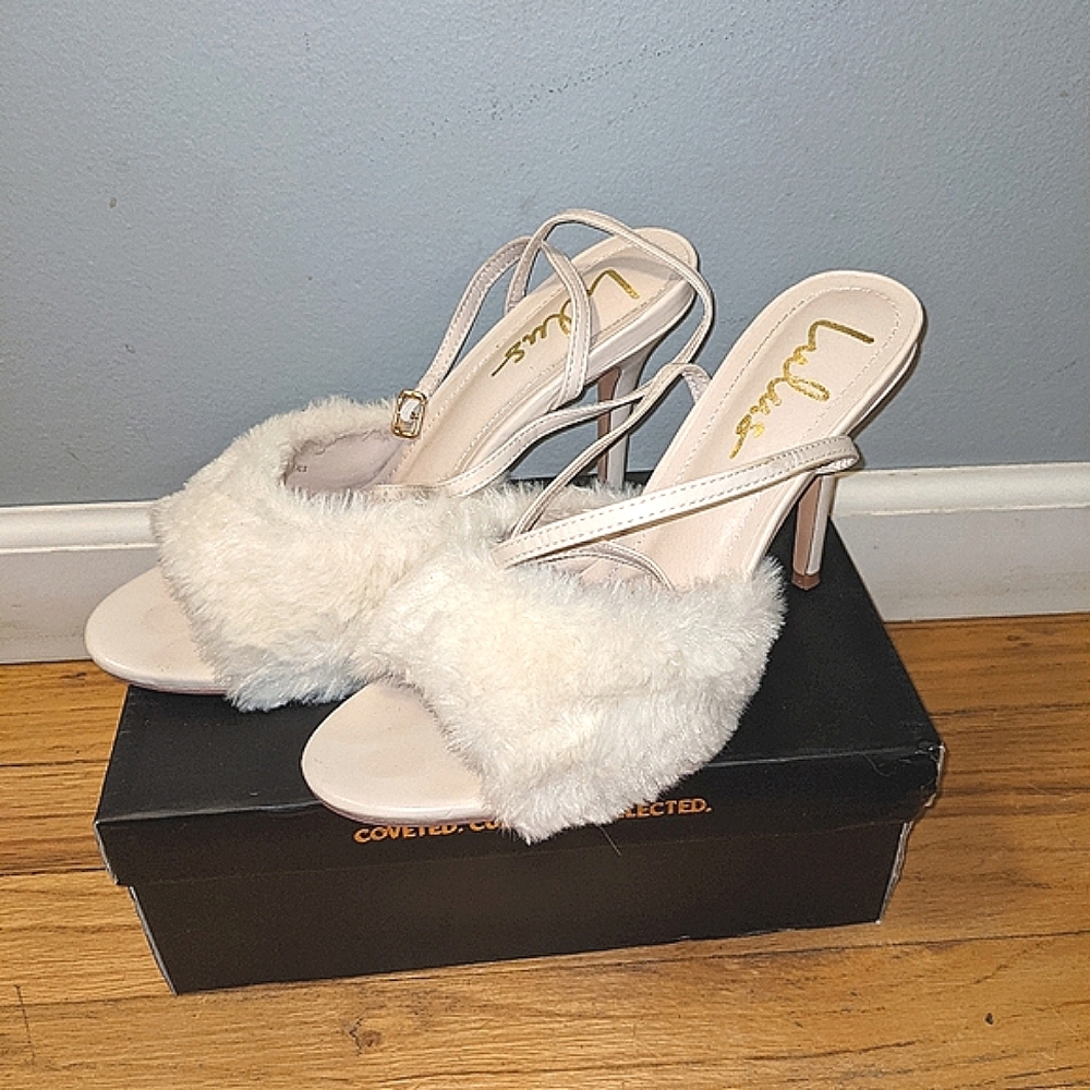Lulu's 4" stiletto wrapped Ivory fur heels, size 10